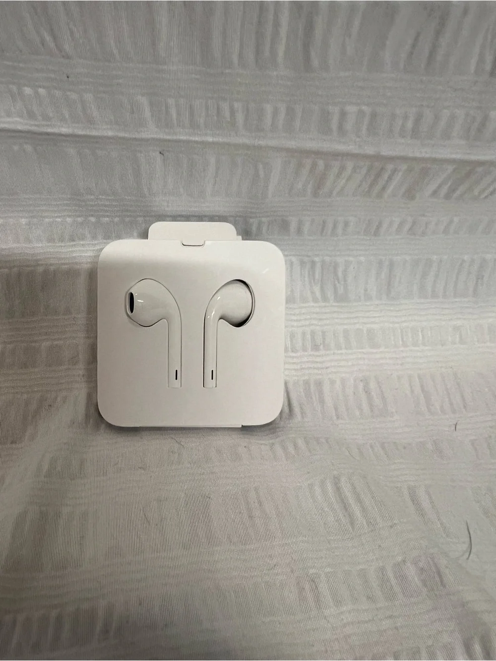Apple White Lightning Earphones with Inline Microphone
